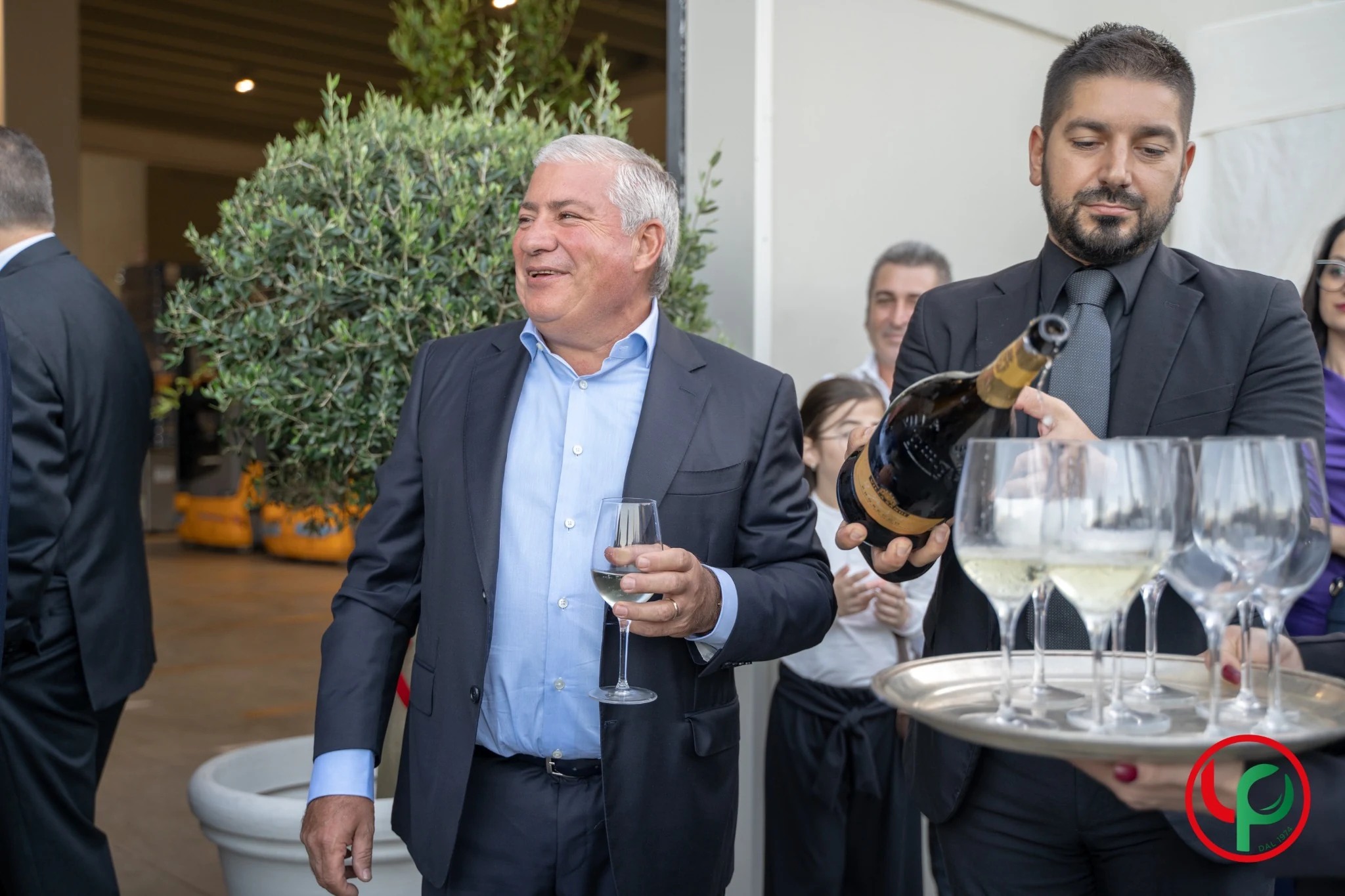 Brindisi durante l'inaugurazione LP Distribuzione
