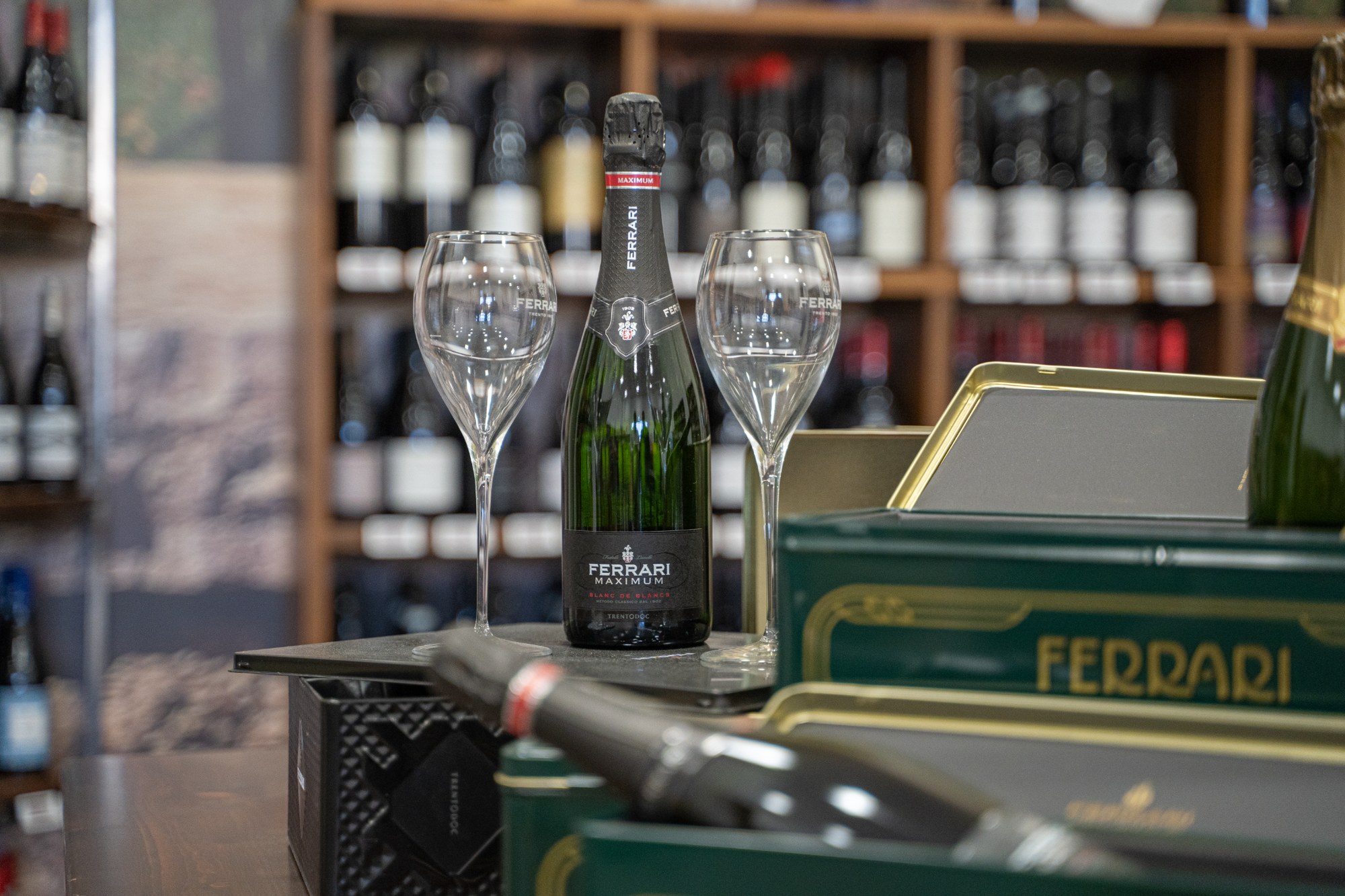Selezione Ferrari nel punto vendita LP Distribuzione